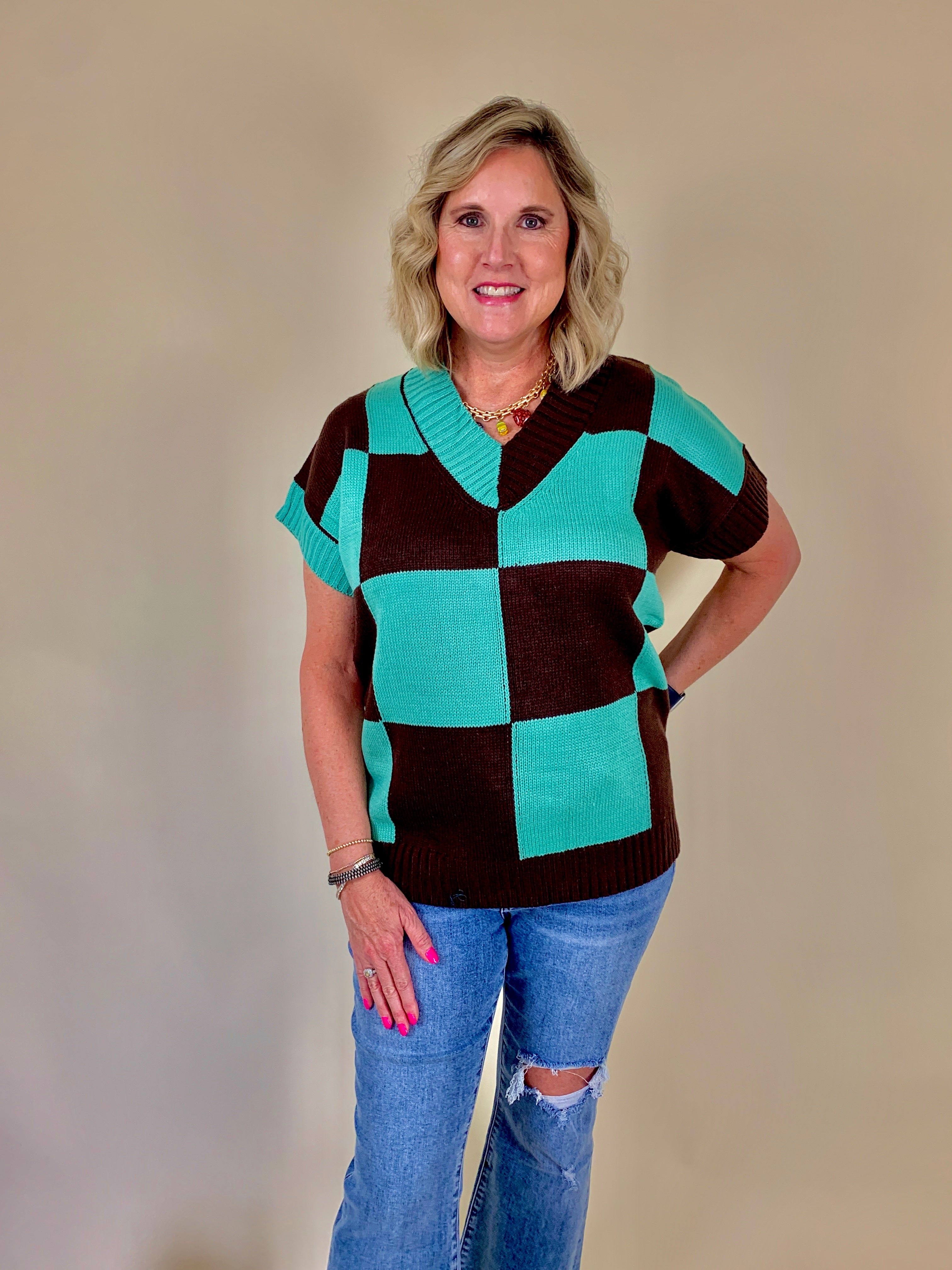 V-neck sweater with shiny checkered pattern